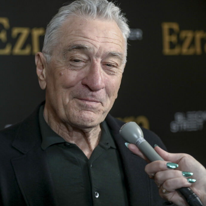 “A 81 anni mia figlia riempie le mie giornate. Penso che la gente non sappia davvero cosa significhi essere un buon padre”: Robert De Niro rimbalza le critiche