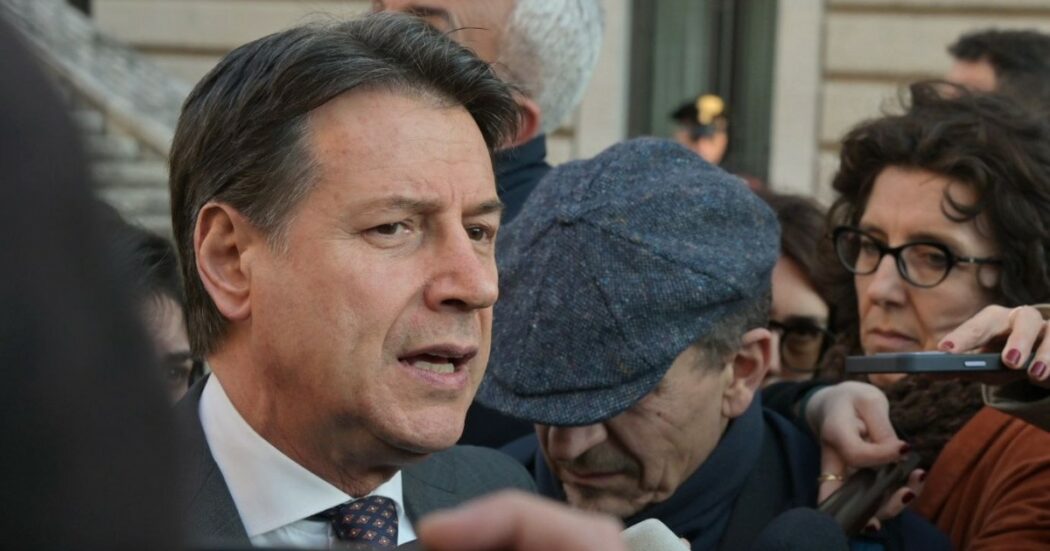 Piano per il riarmo Ue, Conte: “M5s coerente ha votato no. Da Meloni e soci montagne di miliardi all’industria militare”