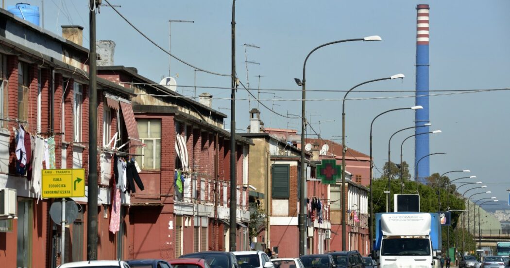 Ilva, l’ex direttore dovrà risarcire 31 persone che hanno casa ai Tamburi: “Danno pari al 5% del valore. Non potevano usare i terrazzi”