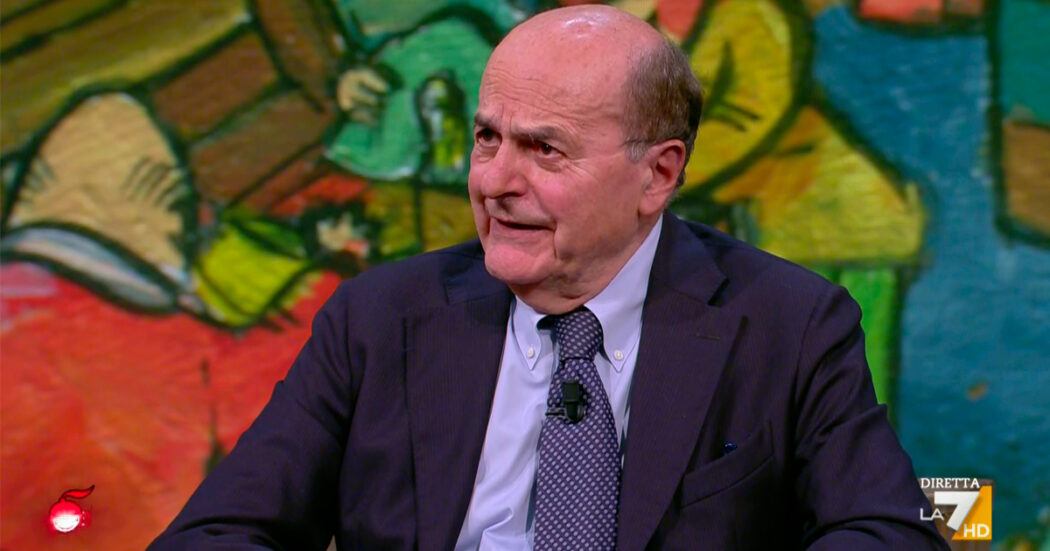 Bersani a La7: “Per Meloni è sbagliato dire ‘piano di riarmo’? Allora chiamiamolo Ugo. Suo tifo per Trump è quasi sindrome di Stoccolma”