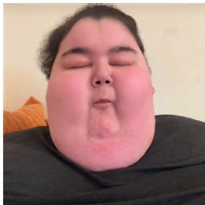 Il tiktoker Kultur Efecan muore a 24 anni: fatali le challenge di “mukbang” dove si abbuffava di cibo per ore in diretta