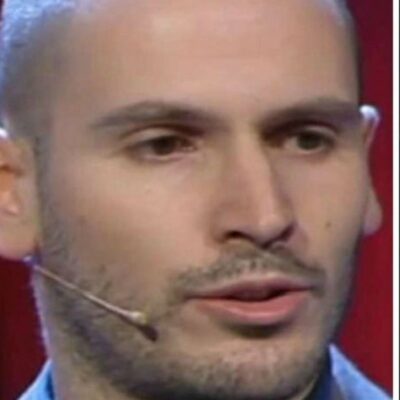 Copertina di L’atto di accusa dei pm a Sempio: “Aggressione cieca, sproporzionata, un annientamento furioso” di Chiara Poggi | La perizia: "Sua l'impronta 33"