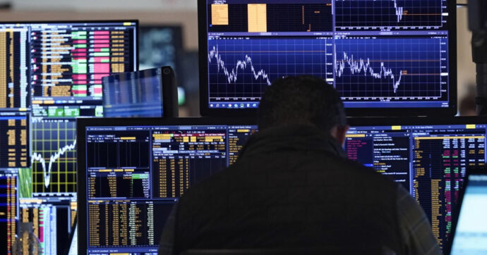 Le borse europee tentano la risalita nonostante l’avvio dei dazi. Milano chiude a +1,6%. Ancora debole l’auto