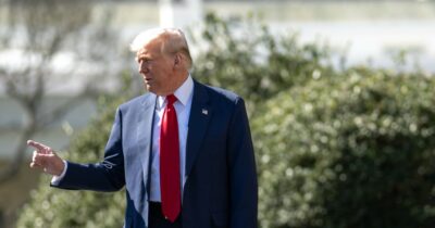 Copertina di Dazi Usa su acciaio e alluminio, l’Ue risponde con tariffe su prodotti americani. Washington: “Fuori dalla realtà”. E Trump minaccia altre ritorsioni: “Vinceremo”