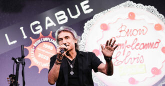 Copertina di “È morto sul cesso perché non era più nella condizione di evacuare. Presley è una grandissima metafora del sogno americano”: Ligabue festeggia i 30 anni di “Buon compleanno Elvis”