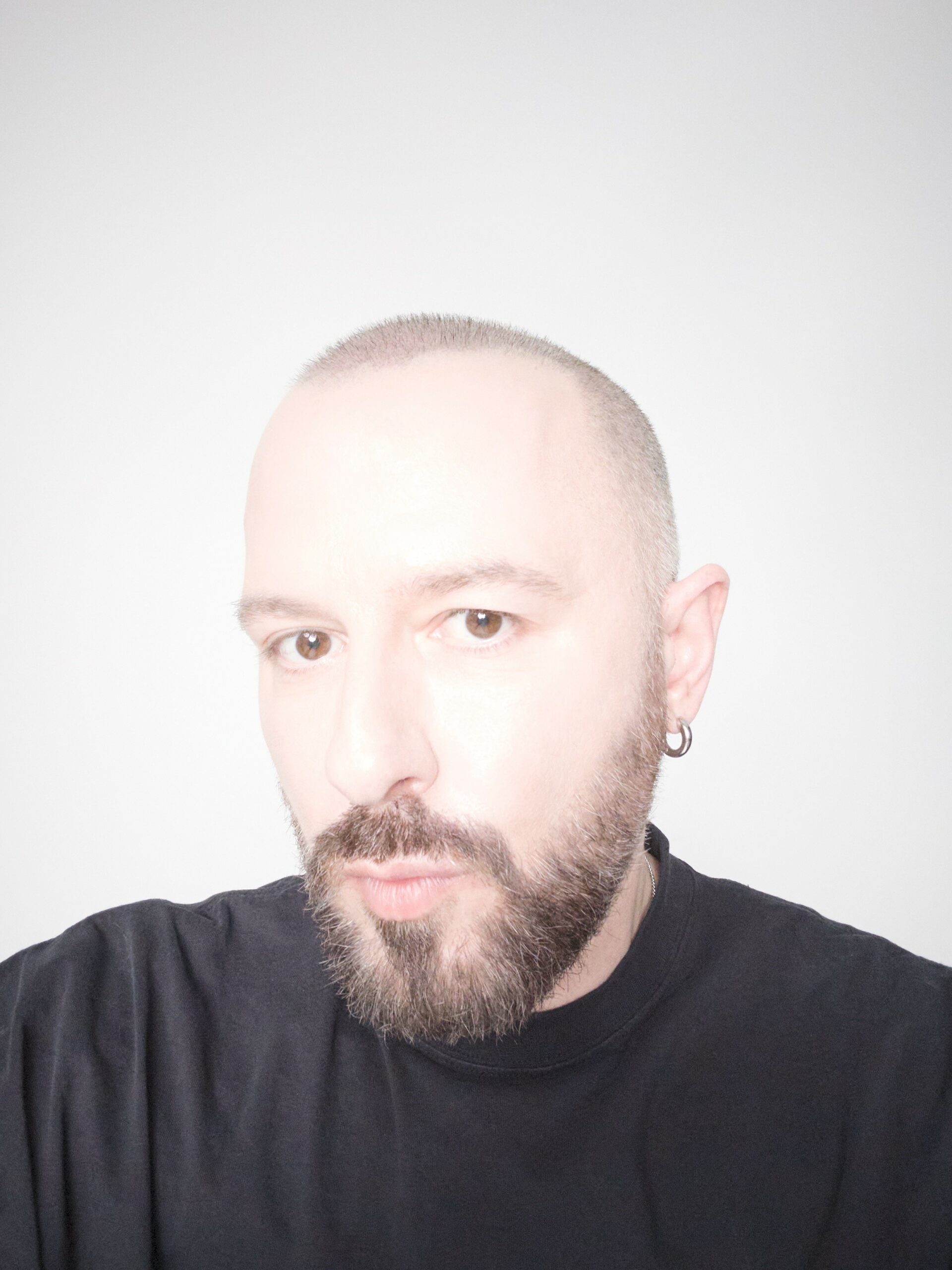 Demna Gvasalia è il nuovo direttore creativo di Gucci: l’annuncio che spiazza il mondo della moda. Riuscirà a compiere il “miracolo” del rilancio?