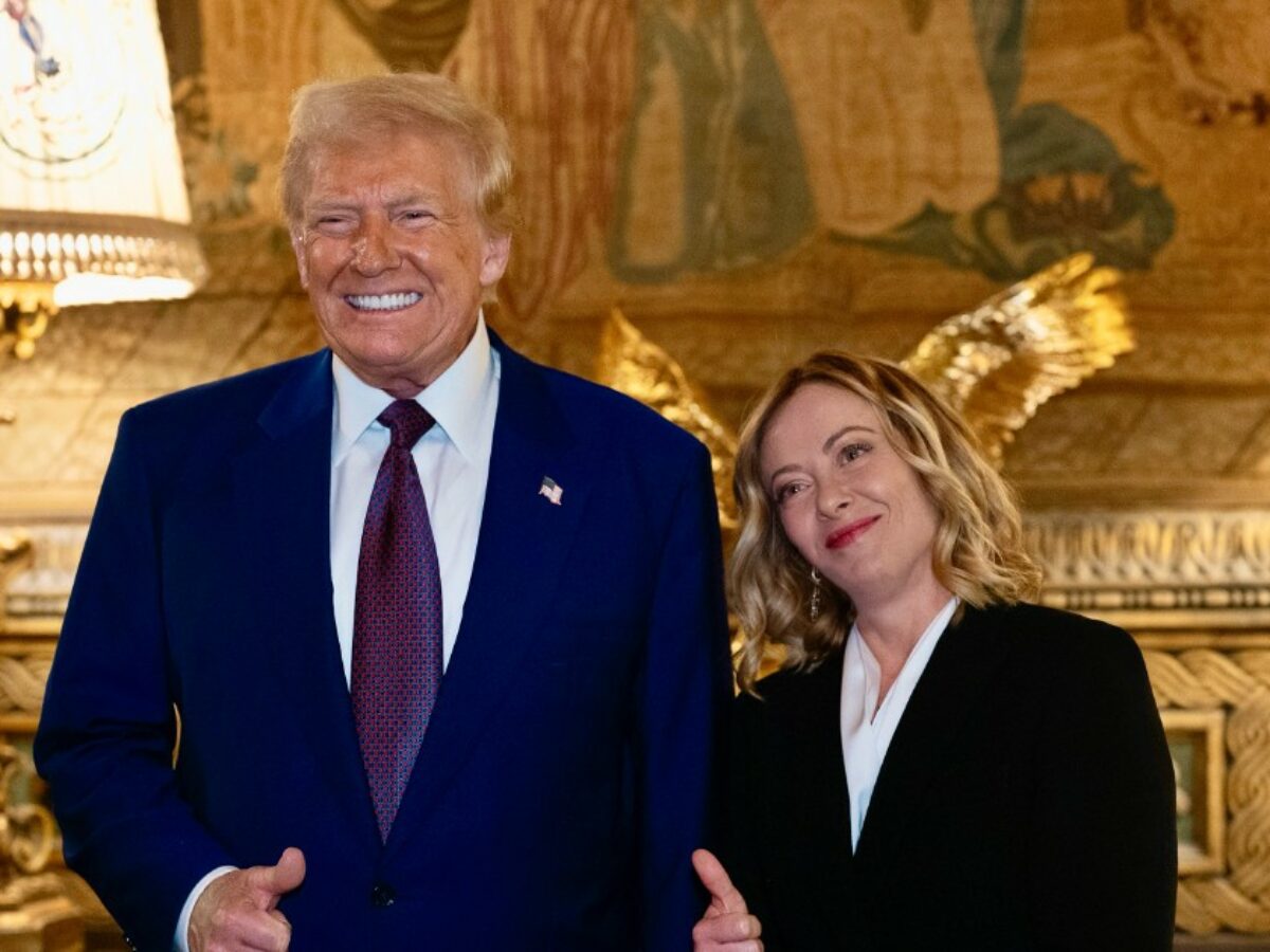 L’Ue critica gli Usa e Fratelli d’Italia si smarca: per la prima volta si astiene sul sostegno a Kiev. Procaccini ha provato a far rinviare il voto