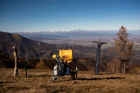 Crisi dello sci, gli impianti dismessi raddoppiano in 5 anni: sono 265. Legambiente: “Necessario investire su modelli sostenibili”