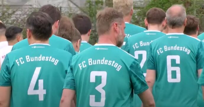 AfD sdoganata, almeno nel calcio: i membri dell’ultradestra riammessi nella squadra del parlamento tedesco