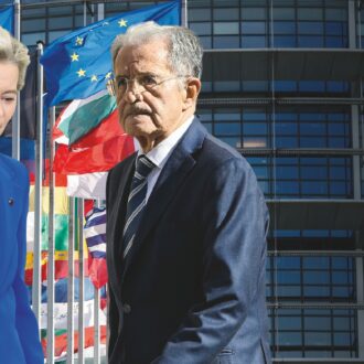 Copertina di “Non ha fatto niente”: ora Prodi rimprovera l’Europa di Ursula&C.
