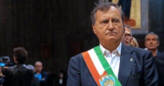 Copertina di Brugnaro scheda gli “hater”: fa le liste  di chi lo ha offeso
