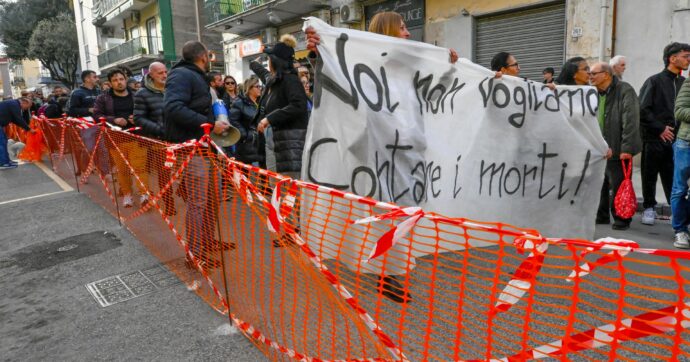 Campi Flegrei, scossa di 3.9 Corteo nelle strade di Bagnoli