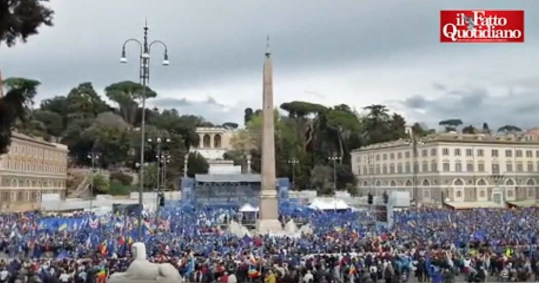 Manifestazione per l’Europa, le immagini di piazza del Popolo gremita. Gli organizzatori: “50mila persone”