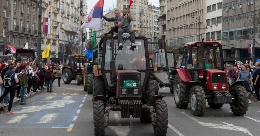 https://st.ilfattoquotidiano.it/wp-content/uploads/2025/03/16/belgrado-manifestazione-1200-1050x551.jpg