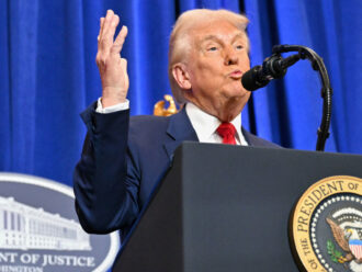 Gli Usa deportano a El Salvador e in Honduras centinaia di prigionieri venezuelani. Rubio: “Saranno ospitati a un prezzo equo”