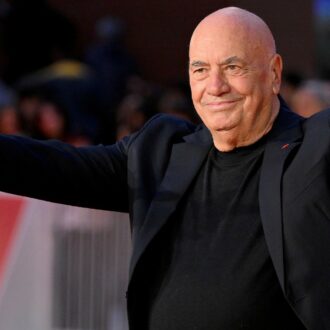 Copertina di Massimiliano Fuksas: “Le autocrazie corrono, l’Ue si riarma perchè le hanno tolto il biberon”