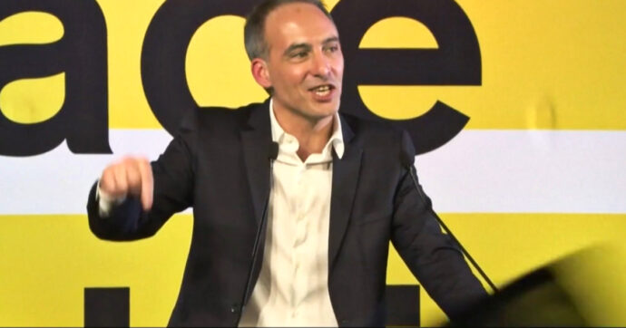 In Francia l’altro “calvario” è quello delle primarie dei socialisti. Fiondate contro lo “straniero” Glucksmann: “È un neo-Macron”
