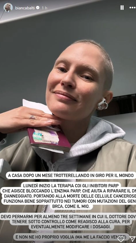 Bianca Balti e la nuova cura contro il tumore: “Inizio la terapia con gli inibitori Parp per riparare in Dna danneggiato e uccidere le cellule cancerose”