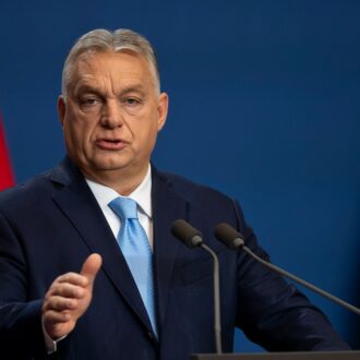 Copertina di Wp: “I servizi russi hanno proposto un finto attentato a Orban per risollevare il suo gradimento elettorale”