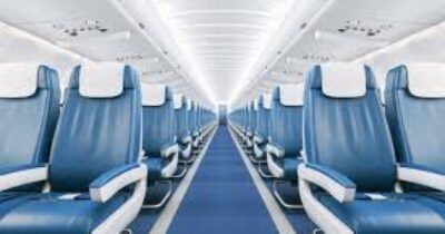 Copertina di “Gomitate e disturbi per non aver ceduto il mio posto lato finestrino a una mamma con il figlio adolescente”: la denuncia è virale su Reddit, ma gli utenti insorgono