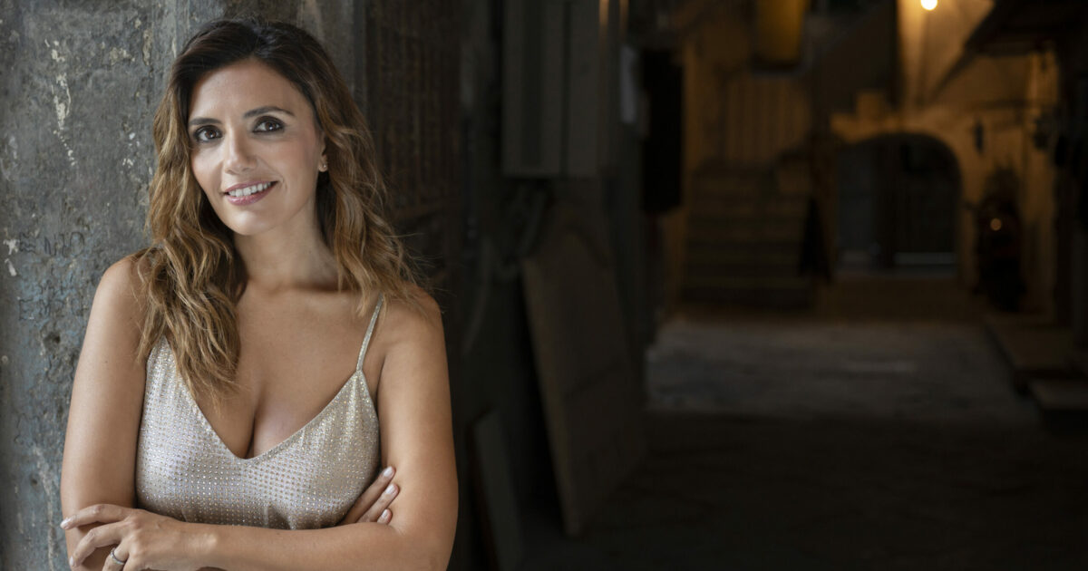 “Ho avuto paura del terremoto ai Campi Flegrei, tremava tutto. Io Sanremo 2026? Beato chi va! SereNata a Napoli è il mio atto d’amore”: così Serena Rossi