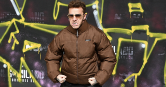 Copertina di Salmo: "Dopo le botte con Alessandro Borghi sono tornato a casa col bernoccolo. Pronto per la regia, ho idee bomba"