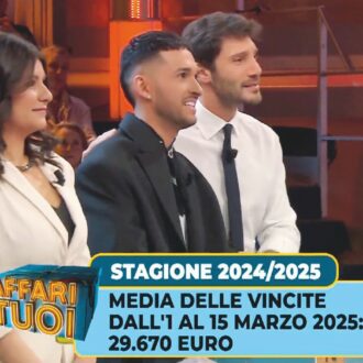 Copertina di “Vincite pilotate ad Affari tuoi”: Striscia la notizia fa la guerra ai “pacchi”