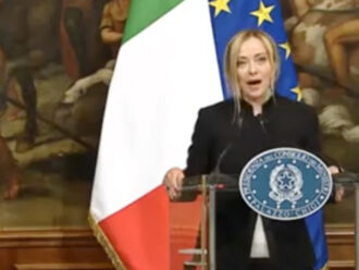 Meloni: "Mai usato la parola 'vittoria' per l'Ucraina". Il video con Zelensky la sbugiarda