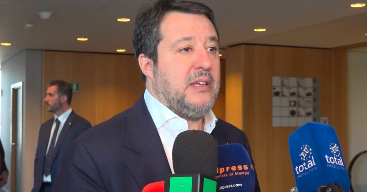 Salvini da Bruxelles insiste: “Meloni difenda l’interesse nazionale, il riarmo non lo è. La Russia? Non è una minaccia per il mondo”