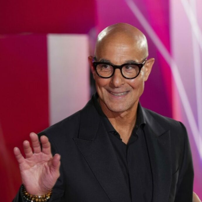 Stanley Tucci: “La radioterapia che ho fatto sei o sette anni fa mi ha ‘bruciato’ la tiroide, mi sento ancora stanco. Ci sono momenti in cui non vorrei fare un ca*** di niente”