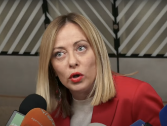 Copertina di Meloni insiste su Ventotene: “Sconvolta dalla reazione che ho visto in Aula. Sinistra illiberale e nostalgica”