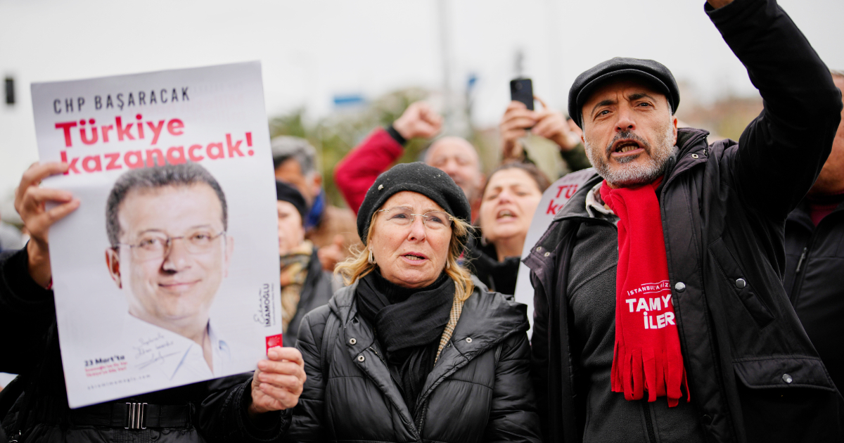 turchia 39 arresti contro la piovra della corruzione ma l8217opposizione protesta erdogan vuole il voto anticipato ed elimina gli avversari