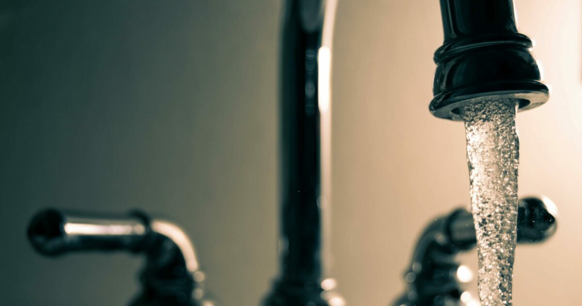 Siamo in bancarotta idrica: la crisi dell’acqua ormai è irreversibile. Urge un’altra agricoltura Siamo in bancarotta idrica: la crisi dell’acqua ormai è irreversibile. Urge un’altra agricoltura