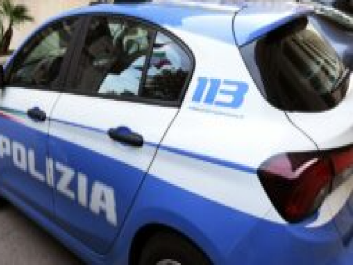 Genova, 25enne stuprata in una tenda in spiaggia: la Polizia cerca due uomini