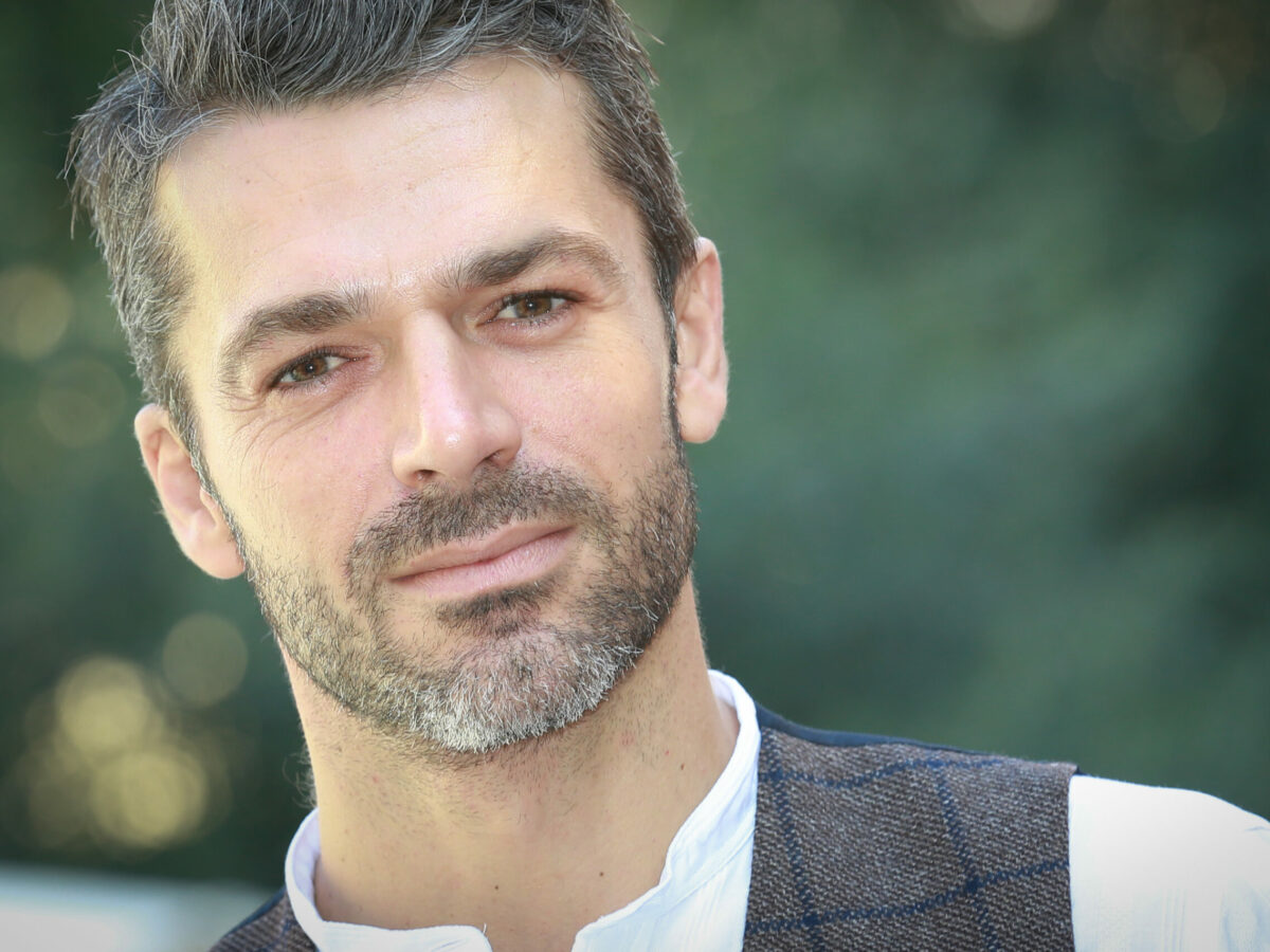 Luca Argentero: “Se non fossi stato di gradevole aspetto non avrei fatto molte cose. Ci ho costruito una carriera sull’oggettificazione della bellezza”