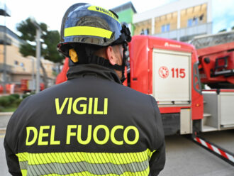 Autocisterna di Gpl esce di strada ed esplode nel Bolognese: morto l’autista, due feriti