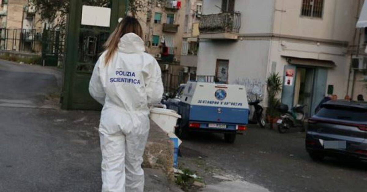 Due morti in una casa a Napoli: “Segni di violenza su di lei”. Ipotesi omicidio-suicidio