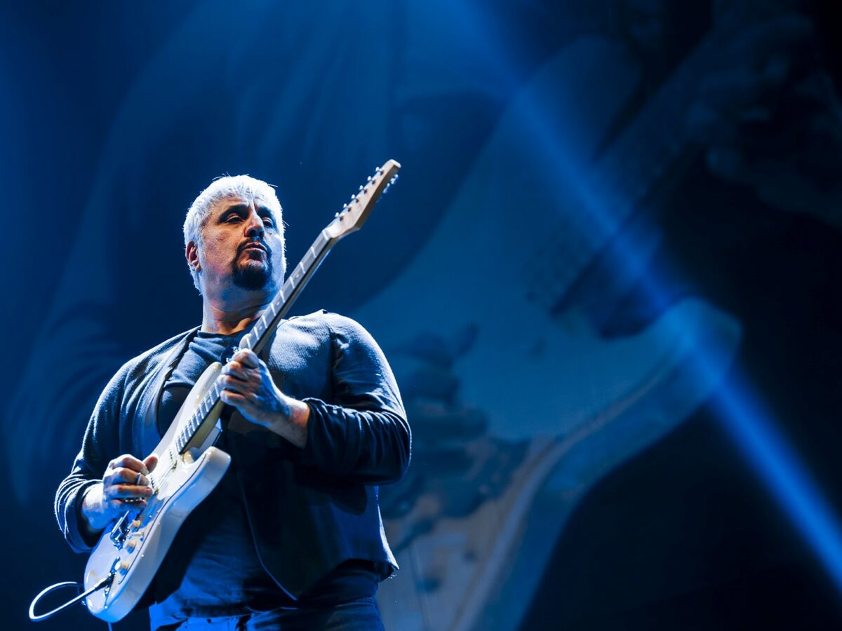 Proteste per il concerto di Pino Daniele a Napoli: “Era uno show tv, non pensato per il popolo”. Il figlio dell’artista, Nello, si scusa: “La verità uscirà a galla”