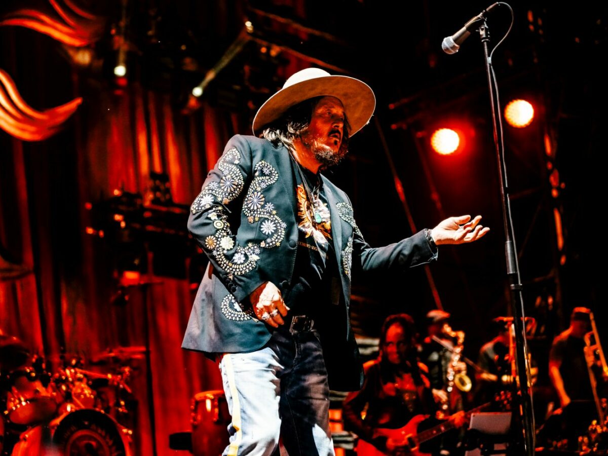 “La guerra? Evito luoghi comuni. Pavarotti mi diceva: ‘canta e non rompere i cog**ni’. Al Circo Massimo vorrei Sting, Bono e Jovanotti”: parla Zucchero