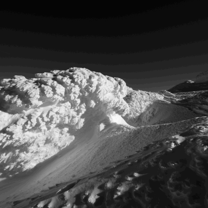 Il monte Mizhirgi si trasforma in una trappola di ghiaccio: alpinisti travolti da una valanga, il bilancio è drammatico