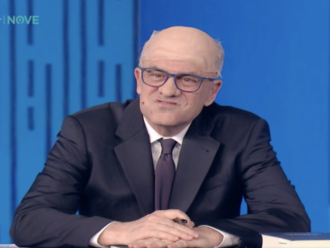 Copertina di Crozza-Sechi difende Meloni: “Ha letto il manifesto di Ventotene così bene che Maryl Streep la vuole ne il diavolo veste Prada 2”