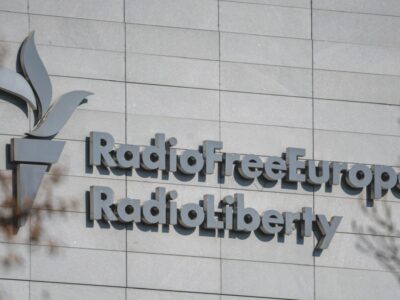 Copertina di Praga: “Salviamo Radio Free Europe da Trump”