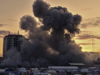 Copertina di Gaza, raid di Israele sull’ospedale di Khan Yunis: “Almeno 5 morti”. Scontri davanti casa di Netanyahu