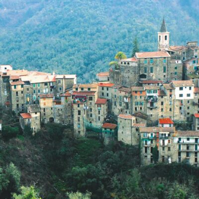 Copertina di I Comuni in dissesto: il governo non paga più e l’Europa lo “processa”