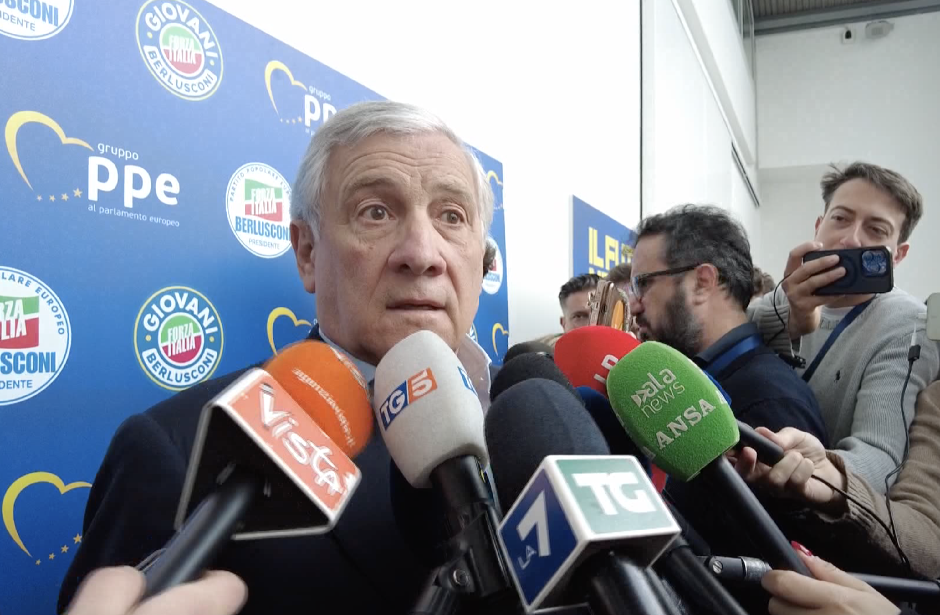 Tajani: “Martusciello ritira la candidatura in Campania? Sua scelta, io sono garantista”