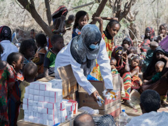 Trump e i tagli UsAid, l’Unicef: “In Etiopia e Nigeria 1,3 milioni di bambini rischieranno di morire già nel 2025”