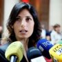 Copertina di Raggi: “Sulle armi il Pd  resta ambiguo. Meloni  governa solo per l’élite”