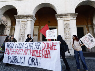 “Italia? Un Paese per uomini, ma non per padri o madri. Le donne ancora ai margini”: l’analisi del WeWorld Index