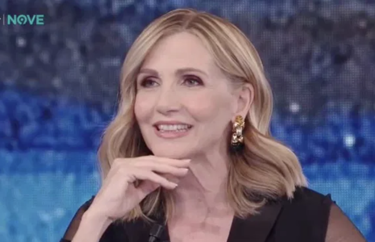 “Uno mi doveva prendere sulle spalle e uno in vita, ma c’è stato un errore di spostamento e mi feci male alla testa. Di quel balletto non ricordo nulla”: Lorella Cuccarini racconta