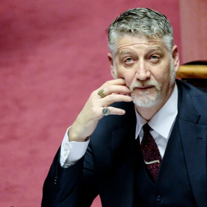 “Non siamo mondo di comunisti, molti che lavorano nel cinema votano Meloni”: disgelo tra il mondo del cinema e il ministro Giuli. Pronto tax credit correttivo